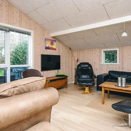 8 Person In Oksbol-by Traum *