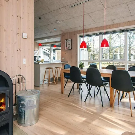 8 Person In Oksbol-by Traum