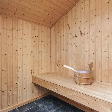 8 Person In Oksbol-by Traum *