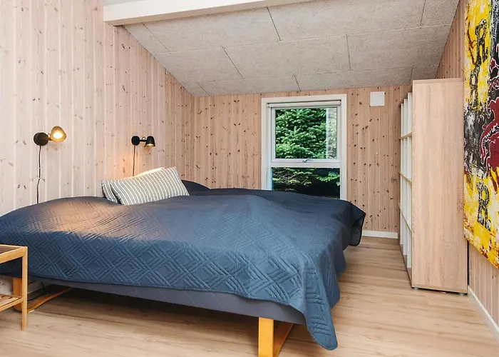 8 Person In Oksbol-by Traum *